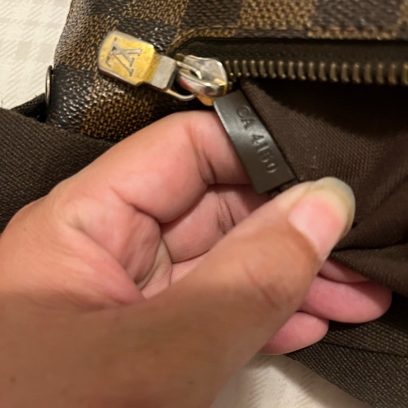 LOUIS VUITTON
Damier Ebene Brooklyn MM - Picture 12 of 12